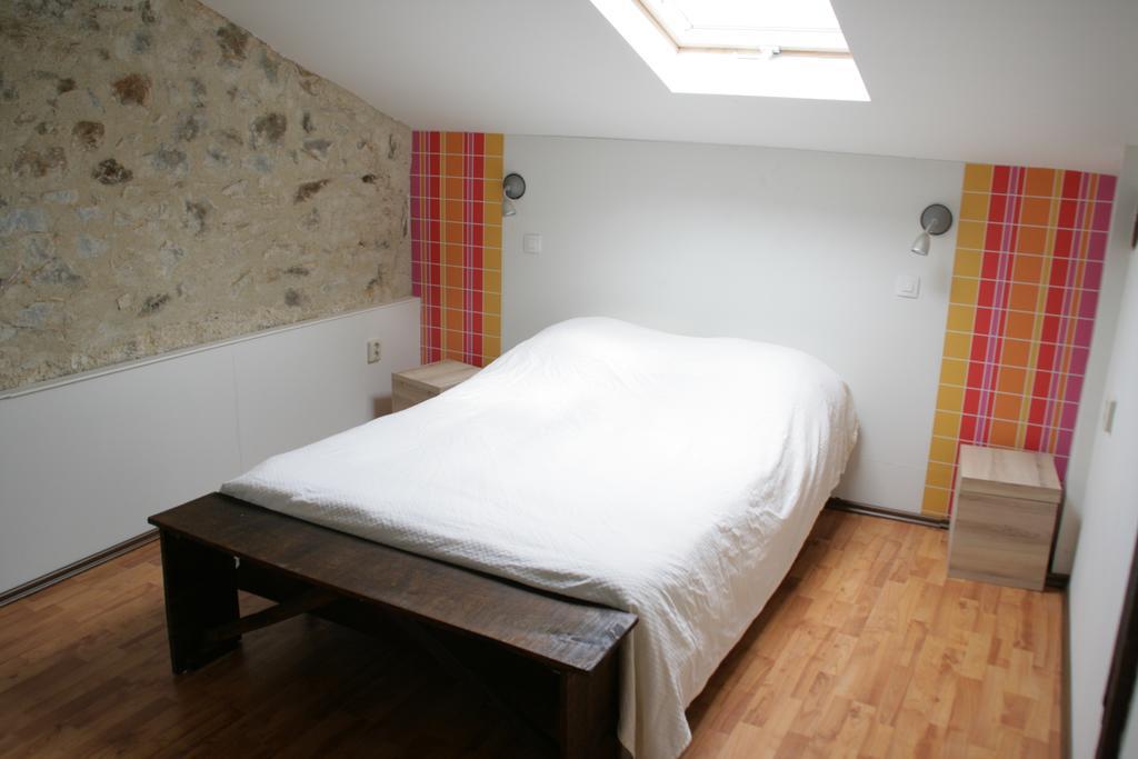 Bed and Breakfast Le Petit Mas D'Ile Saint-Germain-de-Confolens Zimmer foto