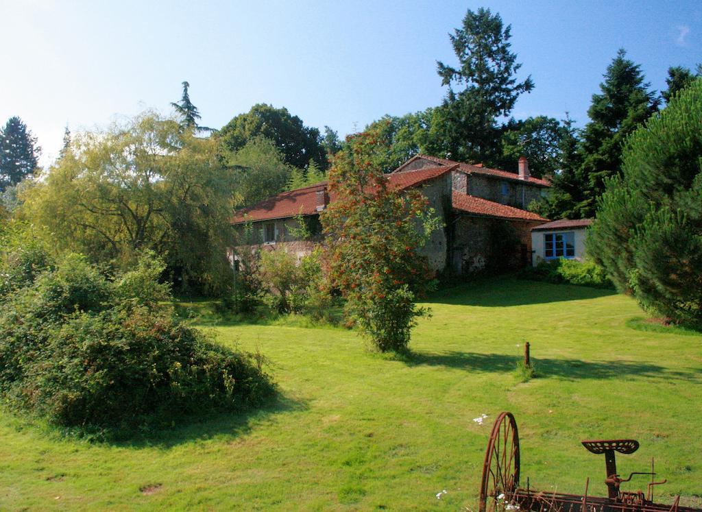 Bed and Breakfast Le Petit Mas D'Ile Saint-Germain-de-Confolens Exterior foto