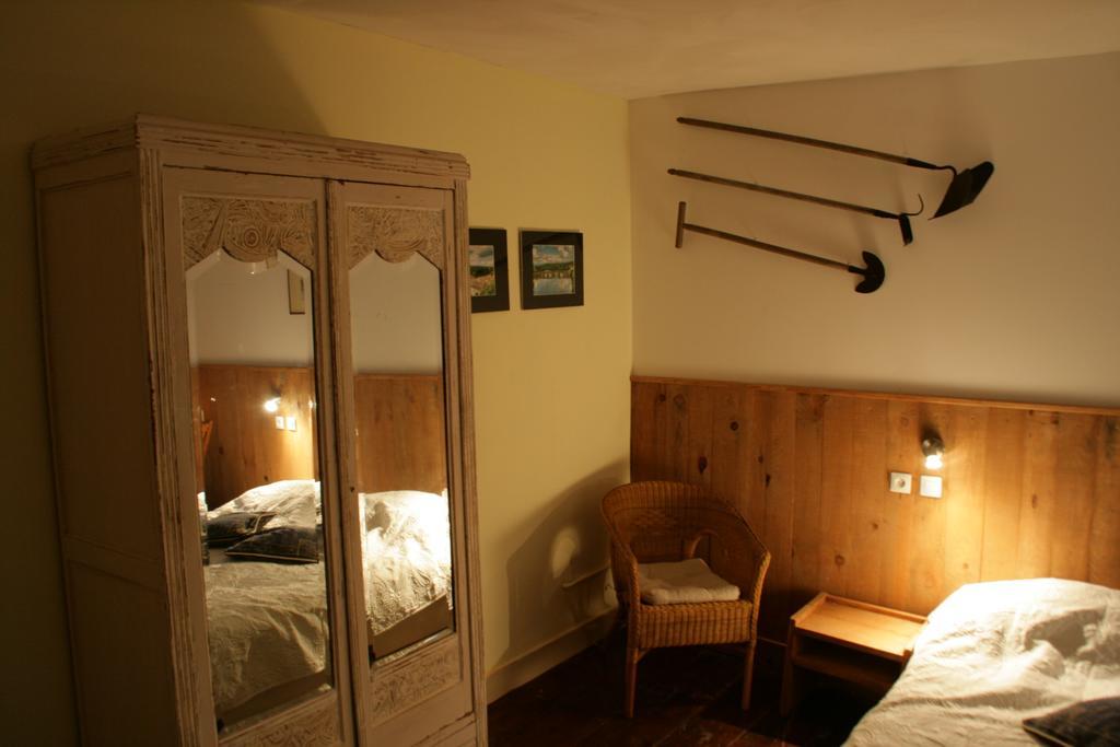 Bed and Breakfast Le Petit Mas D'Ile Saint-Germain-de-Confolens Exterior foto